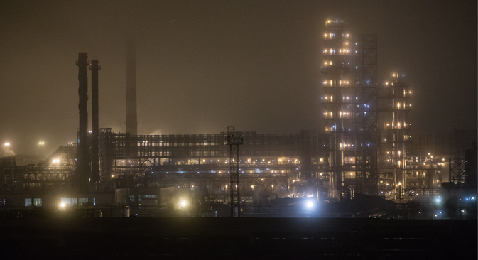 The Moscow Oil Refinery could be the source of the toxic chemicals. Photo: Ilya Pitalev / TASS 