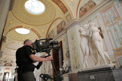 Filming Canova's The Three Graces. Source: Press photo