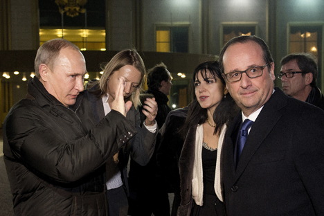  Vladimir Putin and Francois Hollande at Moscow's Vnukovo airport on Dec. 6. Source: Reuters