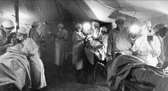 Performing surgery at the field hospital, 1942. Source: RIA Novosti