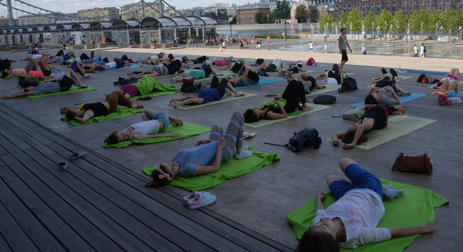 Yoga classes in the Museon park. Source: RIA Novosti/Vladimir Fedorenko