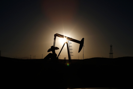 Se os preços do petróleo permanecerem em US$ 40 por barril, a economia russa sofrerá uma queda de 5% Foto: Reuters