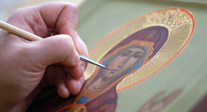 Creating an icon is a complex process, a strict series of steps, little changed in thousands of years. Source: TASS / Dmitry Feoktistov