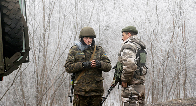 Ukrainian government soldiers on the road between the towns of Debaltsevo and Artemivsk, Ukraine, Feb. 15, 2015. Source: AP