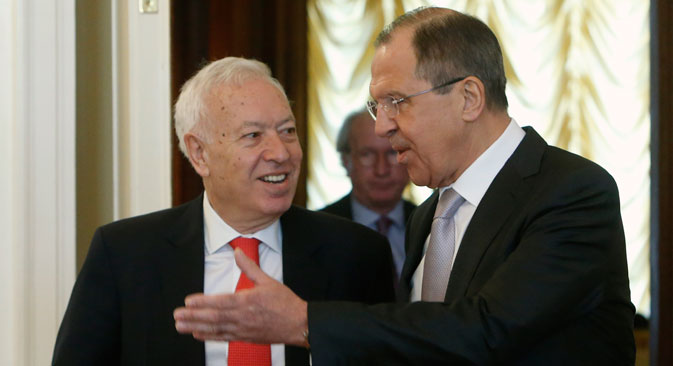 Spanish Foreign Minister Jose Manuel Garcia-Margallo (left) and Russian Foreign Minister Sergei Lavrov arrive at their meeting in Moscow, on March 10. Source: Reuters