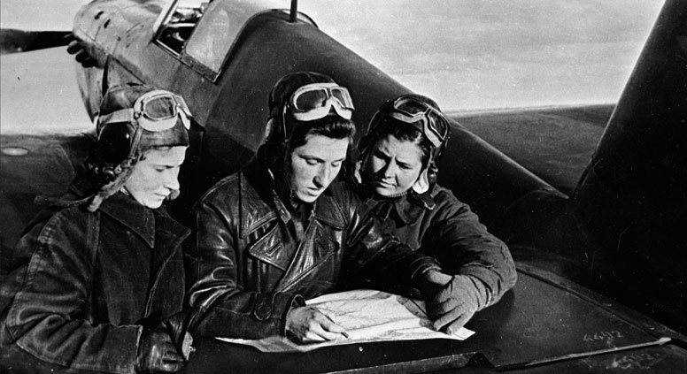 Aces of 586 the 586th Fighter Aviation Regiment (L-R): Lilya Litvyak, Katya Budanova, Masha Kuznetsova near the Yak-1 fighter. Source: RIA Novosti