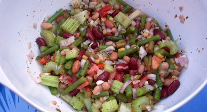 Vegan White Bean Salad. Source: Emma / Flickr