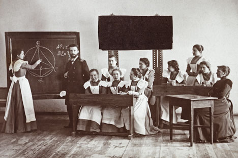 Math lessons in a female gymnasium, Serpukhov, Moscow Region. Source: TASS