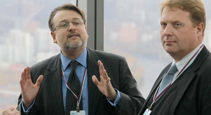 From left: Kendrick White, Managing Principal and founder of Marchmont Capital Partners, and Authorities Liason Officer with Russian Venture Company Oleg Utkin at a meeting "Silicon Valley Venture Investors Visit Russian Venture Company" at Moscow-City international business center in 2010. Source: RIA Novosti