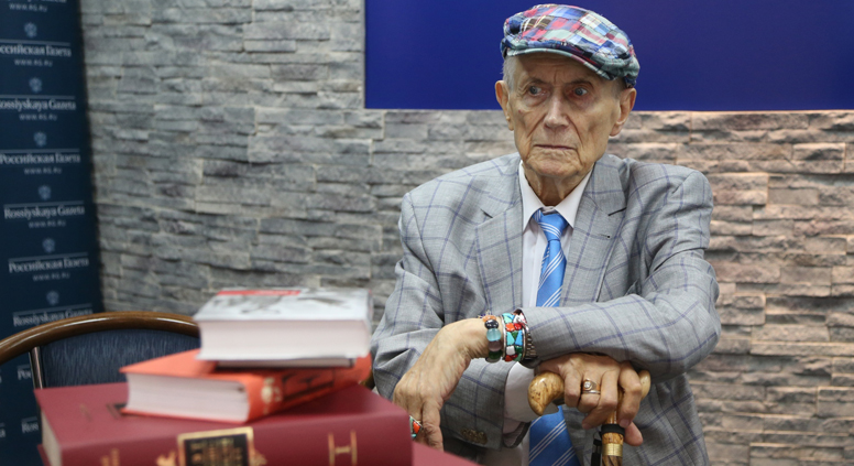 Il poeta russo sovietico Evgenij Evtushenko.