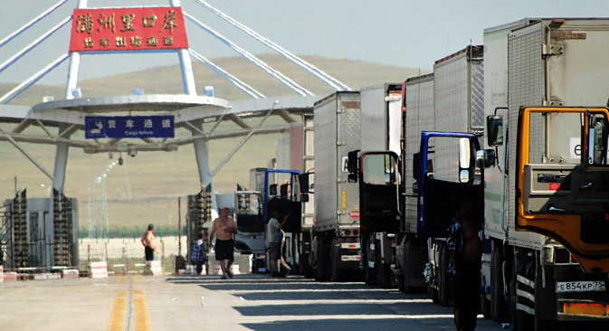 Trucks wait to pass a national border in Manzhouli City, the biggest land port of China bordering Russia. Source: Imago / Legion Media