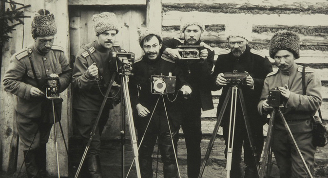 Photographers from the 10th Siberian rifle division of the Russian Empire, 1915. Source: Open sources