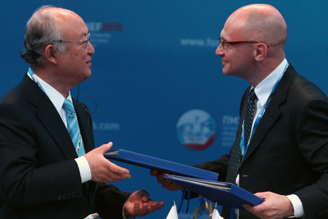 Yukiya Amano (L), Director General at International Atomic Energy Agency (IAEA), and Sergei Kiriyenko, Chief Executive Officer at the State Atomic Energy Corporation Rosatom. Source: Stanislav Krasilnikov / TASS