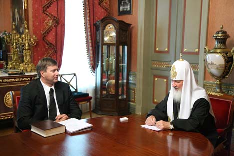 Aunque la fotografía fue tomada el 3 de julio de 2009, empezó a adquirir popularidad la semana pasada, cuando una serie de conocidos blogueros comenzaron a divulgarla por la red. Fuente: p2.patriarchia.ru