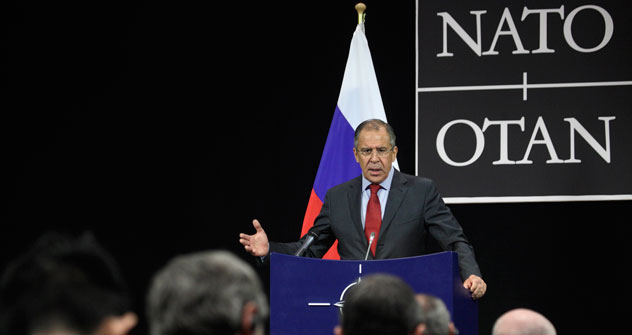 Serguéi Lavrov propuso  de nuevo a la Alianza establecer jurídicamente en la resolución final de la cumbre de Chicago una posición sobre la no direccionabilidad de los EuroPRO contra Rusia. Fuente: AP