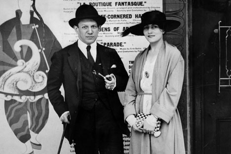 Picasso con su primera esposa Olga.