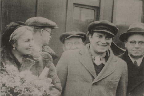 Maria Teresa León y Rafael Alberti con el poeta soviético Samuíl Marshak en 1937.