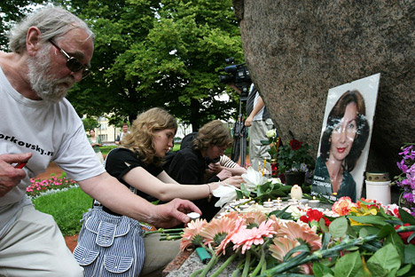 Acto en memoria de Natalia Estemírova, periodista y activista pro derechos humanos asesinada en 2009. Fuente: PhotoXPress.