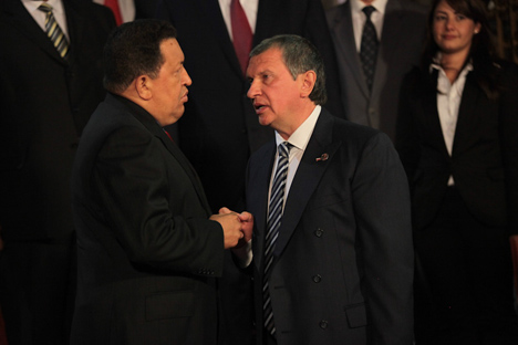 El presidente de Venezuela Hugo Chavez y el presidente de ROSNEFT Ígor Sechin. Fuente: Prensa precidencial.