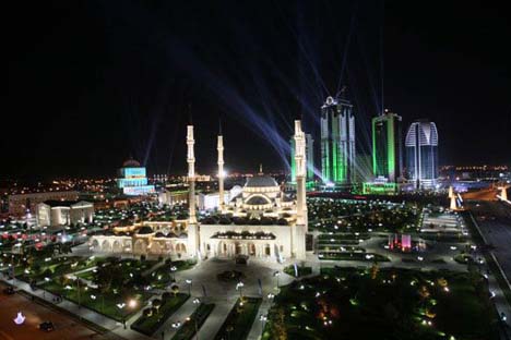 Vista de la nueva mezquita y de Grozni city. Fuente: ITAR-TASS.