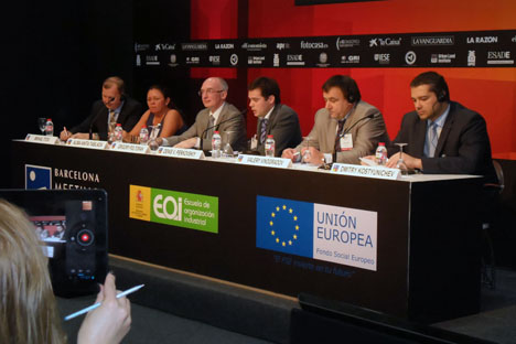 Agentes inmobiliarios rusos explican a sus colegas españoles cómo tratar al cliente eslavo. Fuente: Maite Montroi.