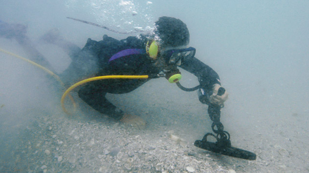 Hay métodos muy variados para llegar hasta un tesoro. Fuente: AP.