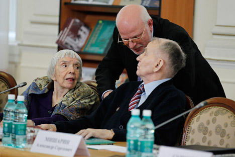 La directora del Moscow Helsinki Group, Ludmila Alexéeva (a la izquierda). Fuente: ITAR-TASS
