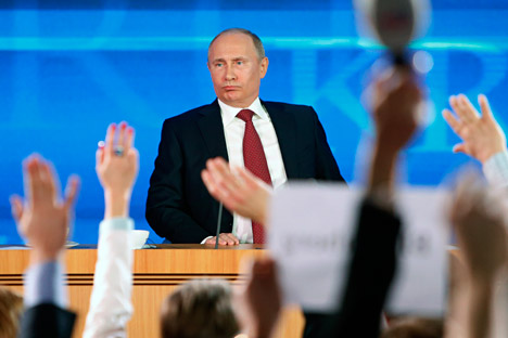 Numerosos periodistas atendieron la rueda de prensa del presidente ruso. Fuente: AP.