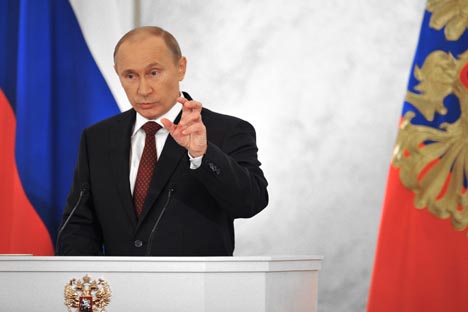 Vladímir Putin firma una ley que aumentará el presupuesto de los municipios y otras estructuras estatales no federales. Fuente: RIA Novosti / Mijaíl Klementiev