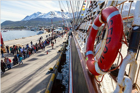 El Velero Sedov en Bariloche, Argentina. Fuente: Vasilevski