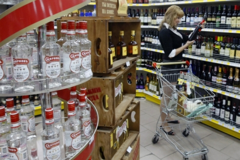 Cada vez más, los jóvenes profesionales en Moscú y San Petersburgo cambian del vodka al vino y la cerveza. Fuente: ITAR-TASS