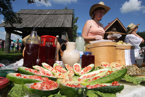 A pesar de celebrarse sólo en verano, las ferias de productos del campo cuentan cada vez con más popularidad. Fuente: Ria Novosti