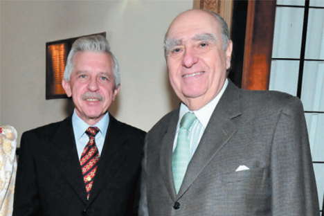 El embajador de Rusia en Uruguay, Serguey Koshkin, junto al  ex presidente Julio María Sanguinetti. Fuente: Marcelo López