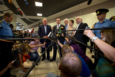 Anatoli Kucherena, abogado que colabora con Snowden, se dirige a la prensa. Fuente: AP
