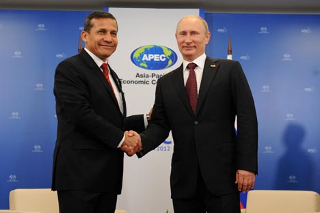 El presidente de Rusia Vladímir Putin junto a su homólogo peruano Ollanta Humala durante un encuentro de la APEC. Fuente: Alekséi Filippov / Ria Novosti