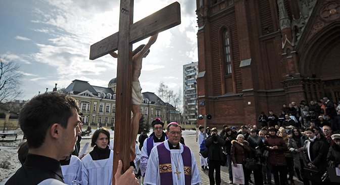 Pável Pezzi, arzobispo de Moscú, explica la relación entre católicos y los ortodoxos. Fuente: ITAR-TASS
