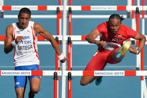 El atleta cubano Orlando Ortega (a la izda) y el estadounidense Aries Merritt. Fuente: AP