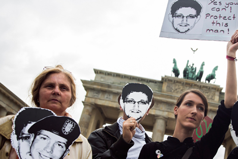 Protesto em Berlim em apoio ao ex-consultor da CIA procurado pelo governo americano Foto: Reuters