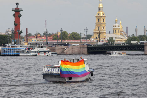 La denominada en Occidente como “ley antigay” está provocando protestas en el ámbito internacional, mientras que las encuestas afirman la base social de la norma. Fuente: AP Photo / Dmitry Lovetsky