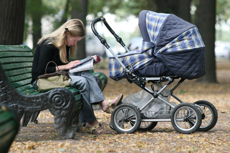 Entre los jóvenes de Rusia la carrera adquiere más importancia que los hijos, esta dinámica dictada por las normas del mercado no es del todo sostenible. Fuente: PhotoXpress