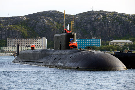 No dia do lançamento falhado, o submarino nuclear Iúri Dolgorúki, o principal porta-mísseis submarino da classe Borei, projetado para lançar o míssil Bulavá chegou a seu porto de matrícula na península de Kola Foto: ITAR-TASS
