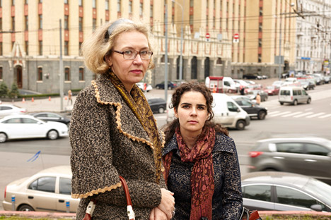 Nadezhda con una de sus hijas. Fuente: Elena Pochetova