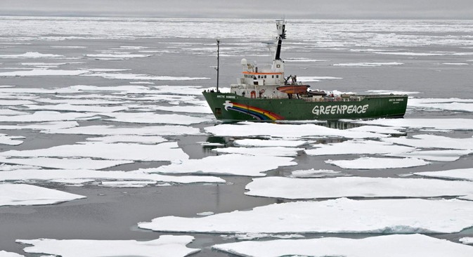 La guardia fronteriza rusa retiene el barco implicado en la acción de protesta ecologista. Fuente: ITAR-TASS
