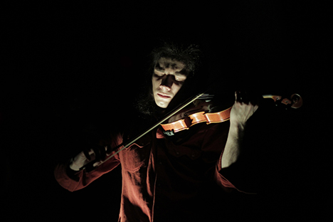 El moscovita Álex Musatov se incorporó a la Orquesta Típica Fernández Fierro en busca de un sonido innovador del violín. Fuente: Johanna Jezernicki