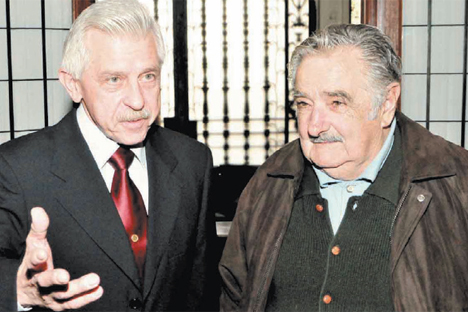 El embajador de Rusia, Serguéi Koshkin, junto al presidente de Uruguay, José Mujica. Fuente: Marcelo Lopez