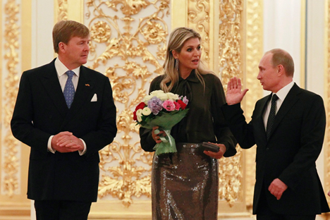 O encerramento do ano de festividades no último final de semana, quando os reis holandeses visitaram Moscou para também se reunir com Pútin, foi marcado por um incidente Foto: Reuters