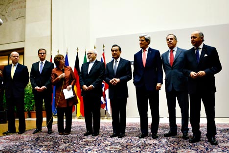 Los negociadores del grupo de los Seis y el representante iraní en Ginebra.Fuente: Reuters.