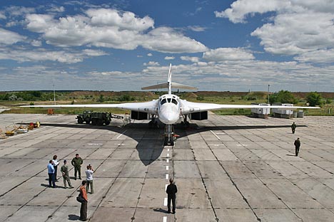 Tu-160 merupakan pesawat supersonik terbesar, terberat, dan paling kuat dalam aviasi militer. 