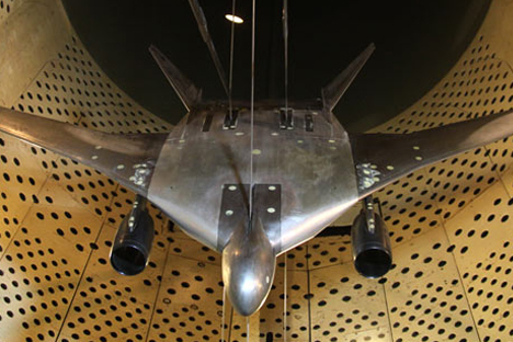 O avião representará um veículo lançador de mísseis subsônico, compacto e quase invisível aos radares em todas as faixas de frequência Foto: www.tsagi.ru