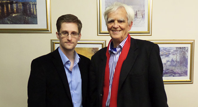 Snowden con el diputado alemán de Los Verdes Hans-Christian Strebel. Fuente: AFP / East News